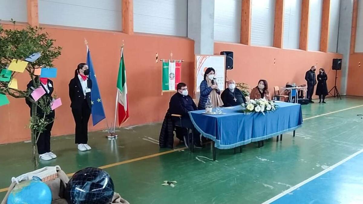 L'IIS "De' Liguori" di Sant'Agata de' Goti incontra il Vescovo Monsignor Giuseppe Mazzafaro  - 