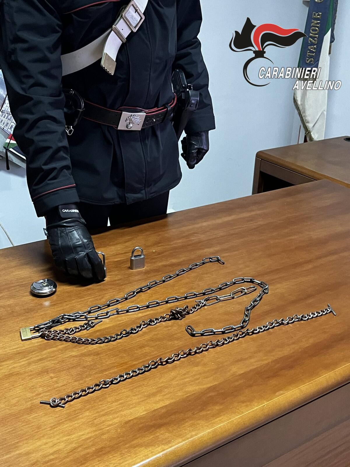 Teneva legata la figlia con una catena, arrestato un 47 enne - 