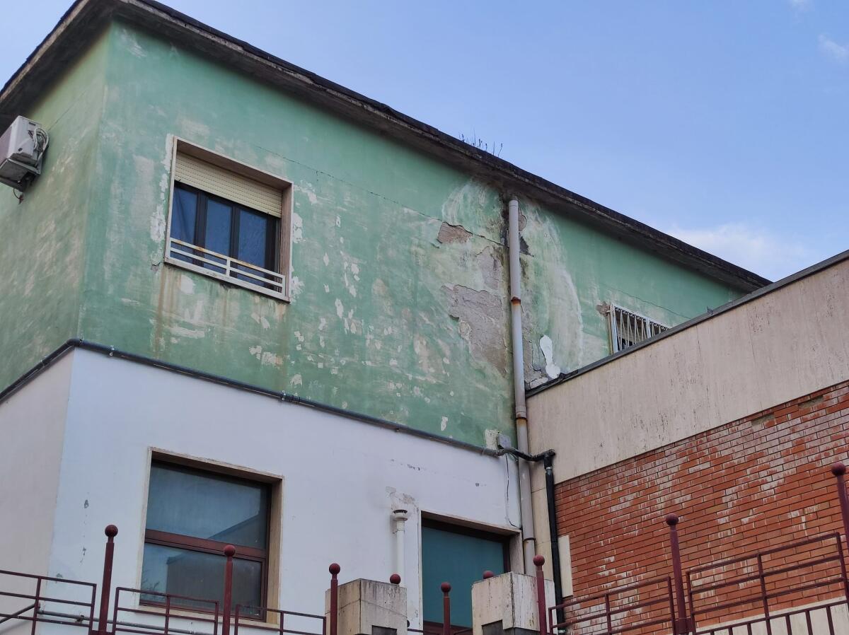 Benevento. Scuola San Filippo, cadono intonaci nella ex mensa. - 