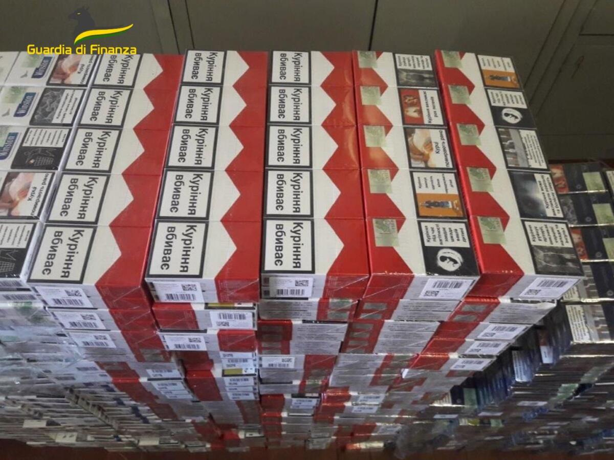 Sequestrati 6 quintali di "bionde", denunciati tre contrabbandieri - 