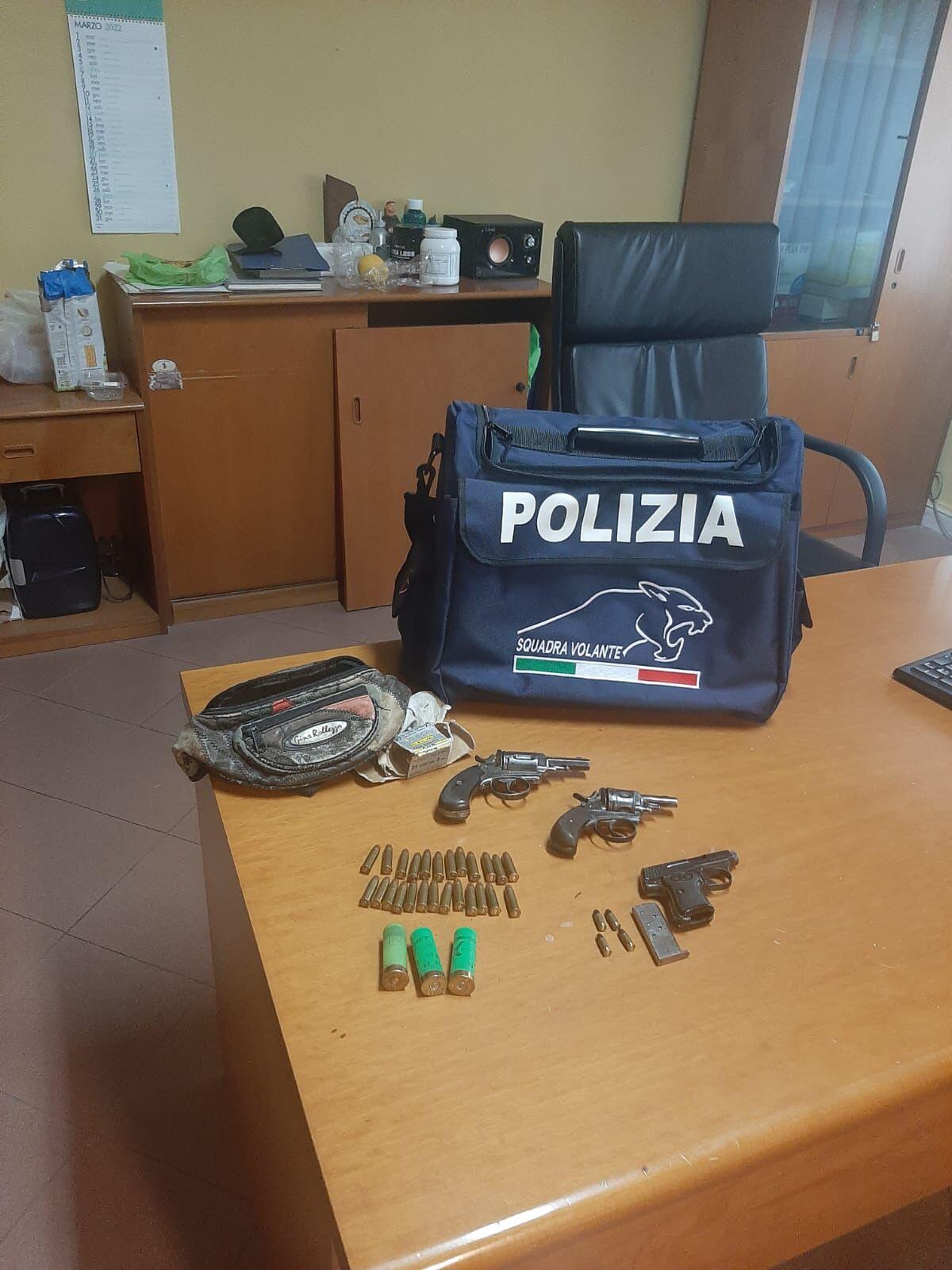 In casa aveva pistole e munizioni, in manette un 76enne pregiudicato - 