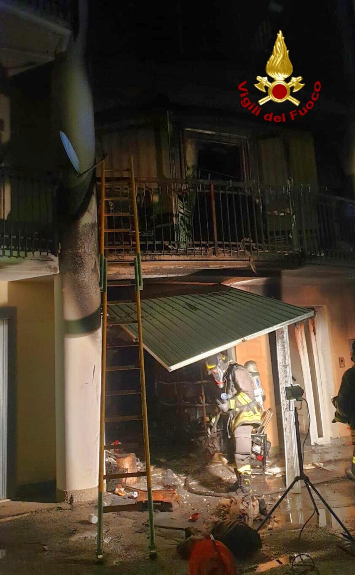 Incendio in abitazione, 47 enne riesce a mettersi in salvo - 
