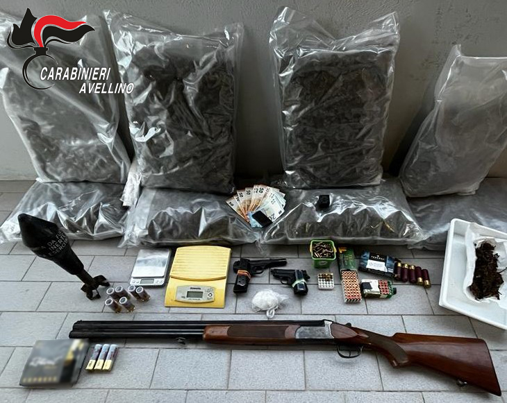Armi e droga, i carabinieri hanno tratto in arresto un 40 enne