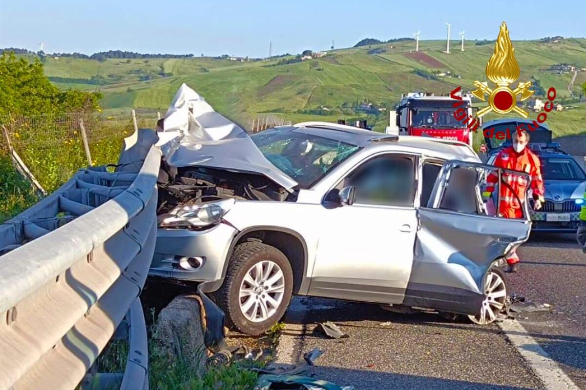 Mortale incidente stradale a Vallesaccarda - 