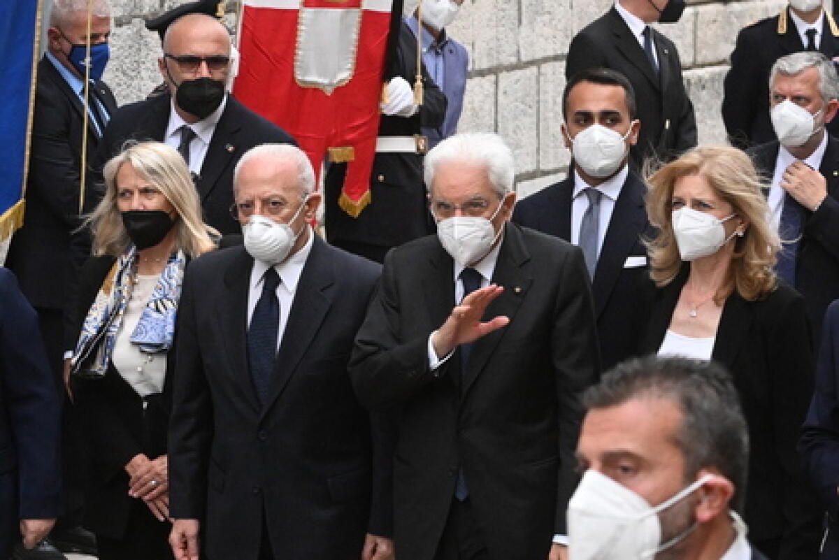Il Presidente Mattarella ai funerali di Ciriaco De Mita. - 