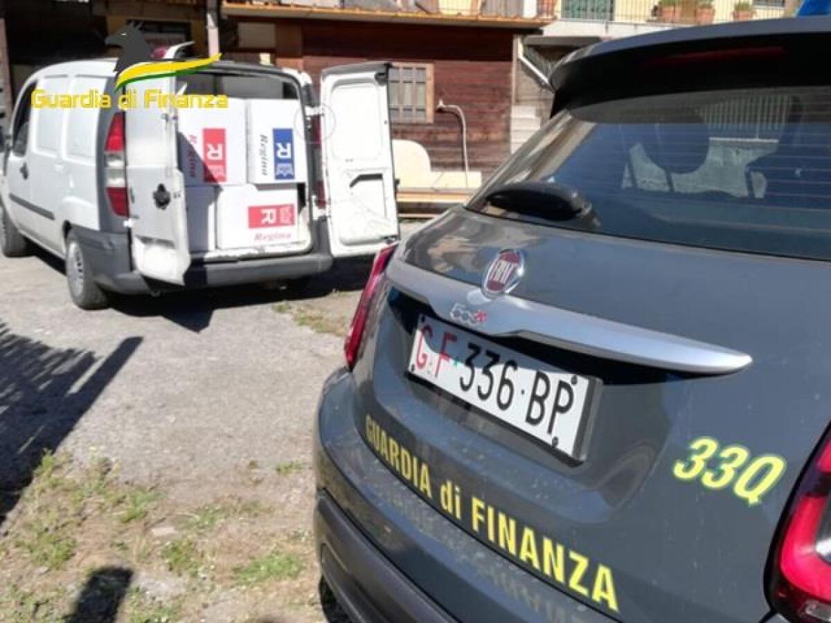 In Campania sequestrati oltre 9 quintali di sigarette di contrabbando - 