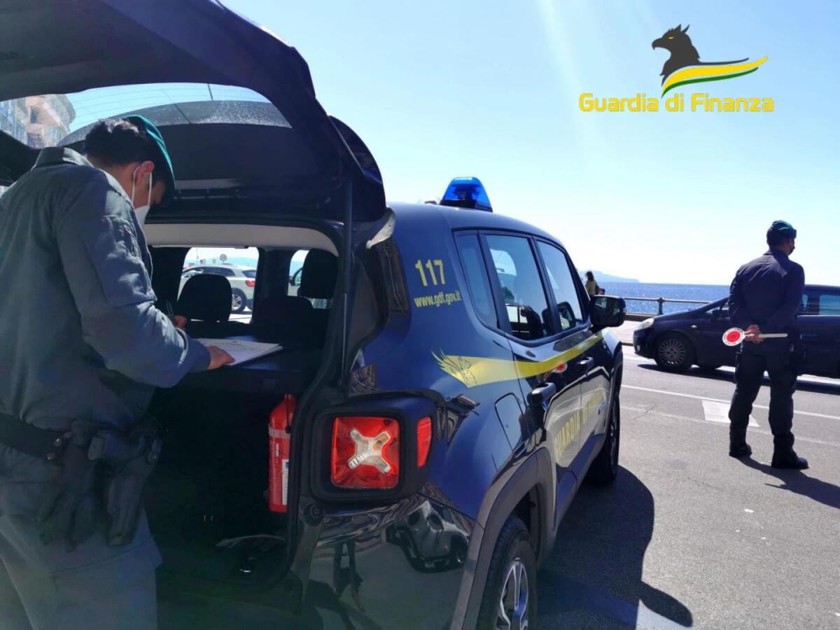 Resistenza a pubblico ufficiale e contrabbando di sigarette: 4 arresti - 