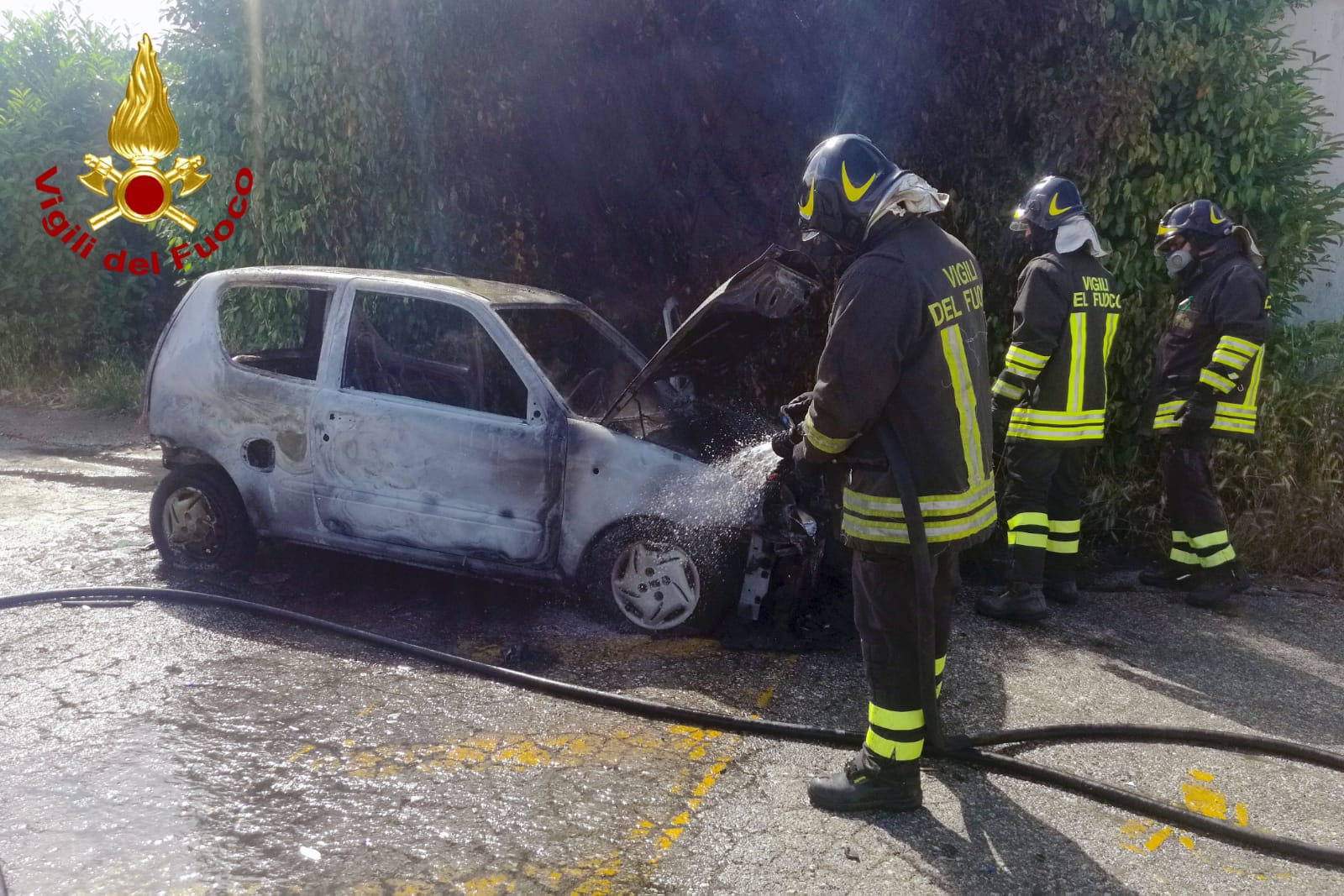 Tragica fine per un 70enne, si spoglia e si dà fuoco