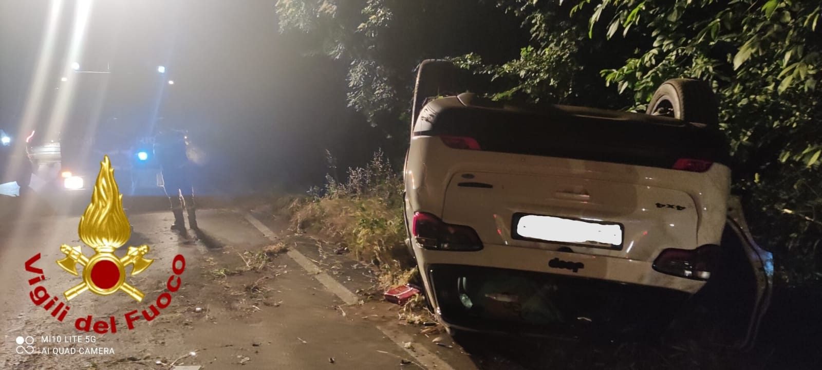 Scontro tra tre auto, ferita una donna