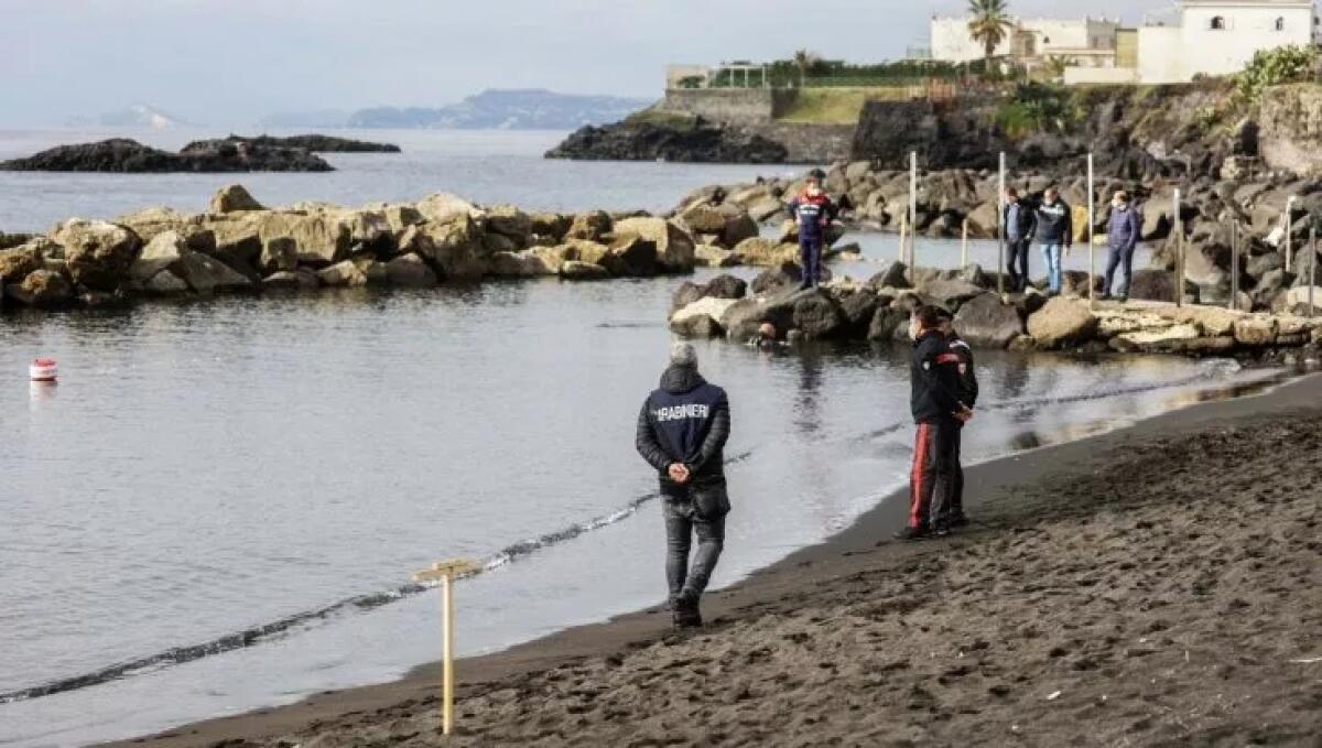 Bimbo trovato senza vita in spiaggia, l'autopsia: non è annegato - 