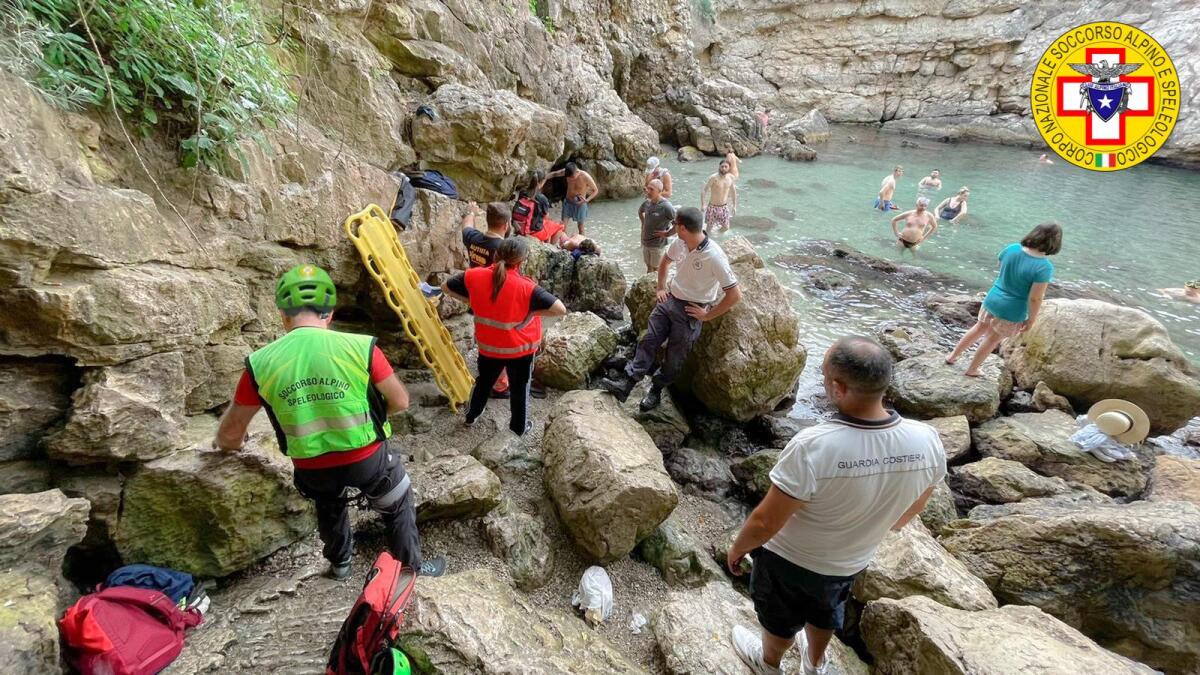Giovane si tuffa e riporta un trauma lombare - 