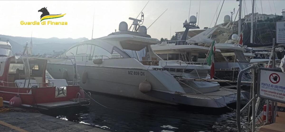 Sequestrata una lussuosa imbarcazione ad un avvocato:  per sottrazione fraudolenta al pagamento delle imposte sui redditi per circa 4 milioni di euro - 