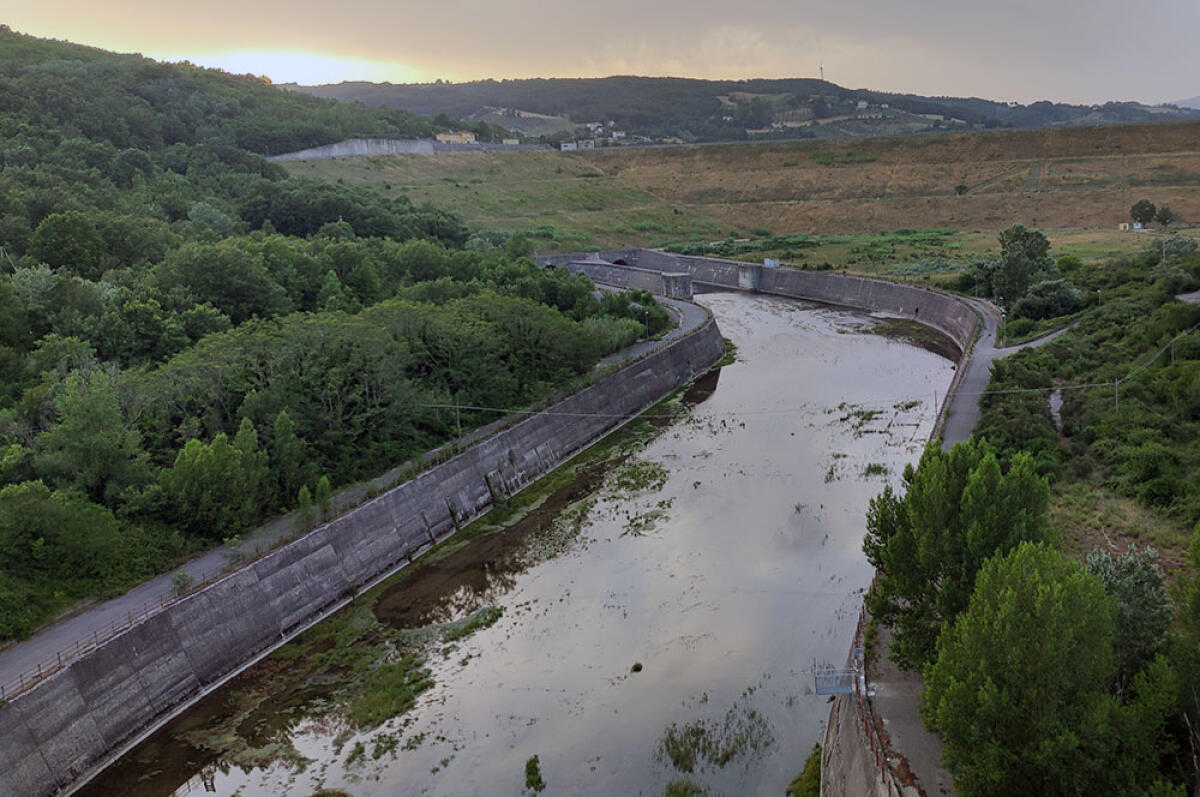 ASEA ha triplicato il deflusso di acqua dalla diga di Campolattaro al Tammaro in secca - 