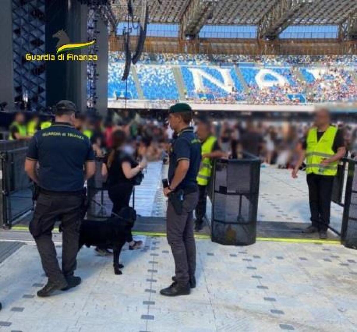 Vasco Live 2022, a Napoli 31 denunce per droga a e contraffazione - 
