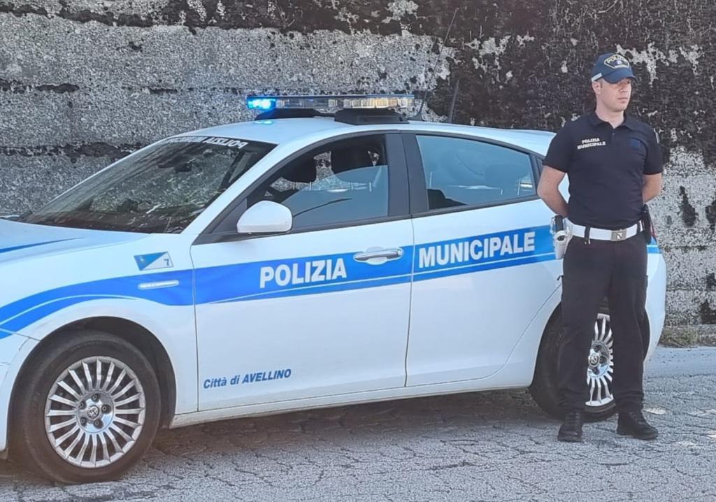 Avellino. 31 enne denunciata per aver danneggiato cordolo delimitazione corsia