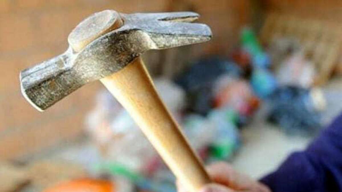 Aggressione a colpi di martello, deceduto il gestore del negozio - 