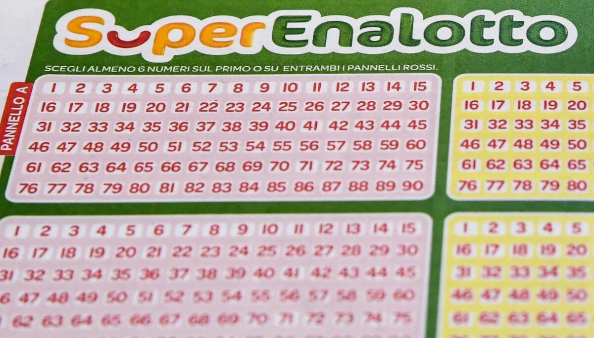 Vinti quasi 500 mila euro con il SuperEnalotto - 