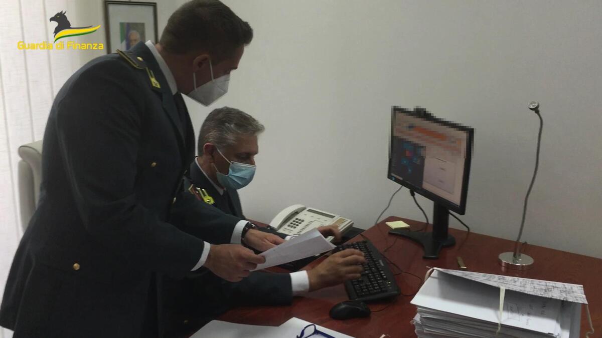 Illecito uso del reddito di Cittadinanza, denunciati due usurai - 