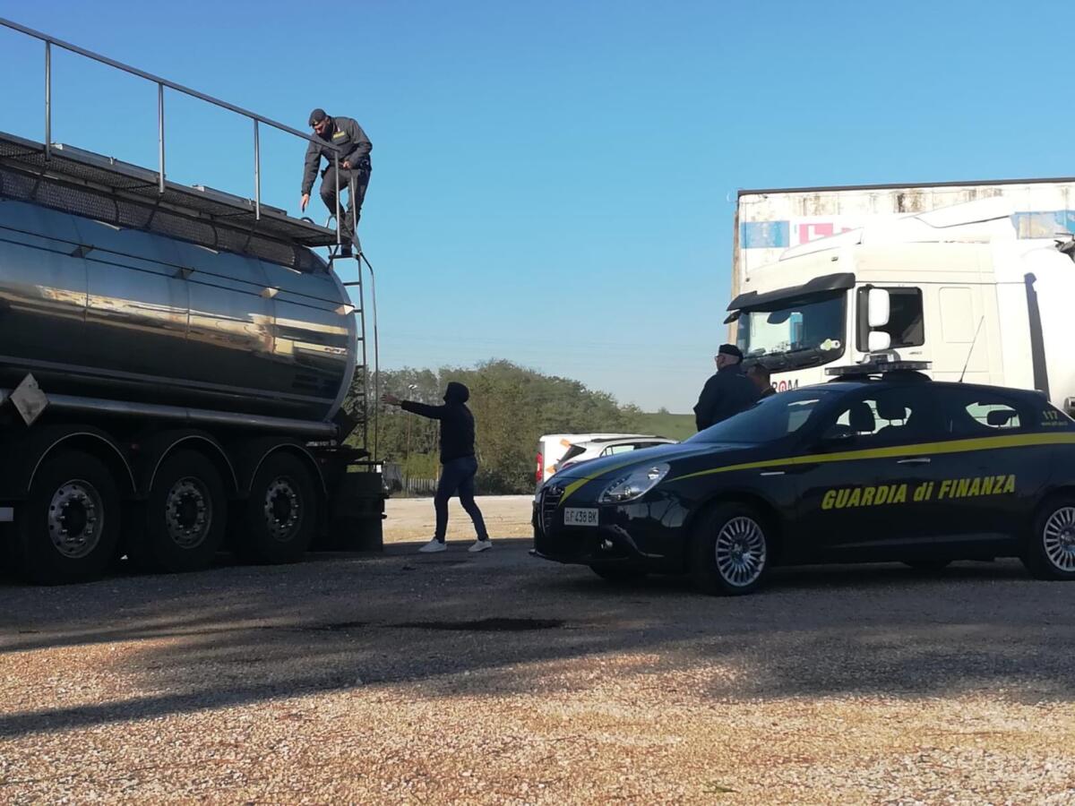 Sequestro di beni per 44 milioni di euro per una frode carosello - 