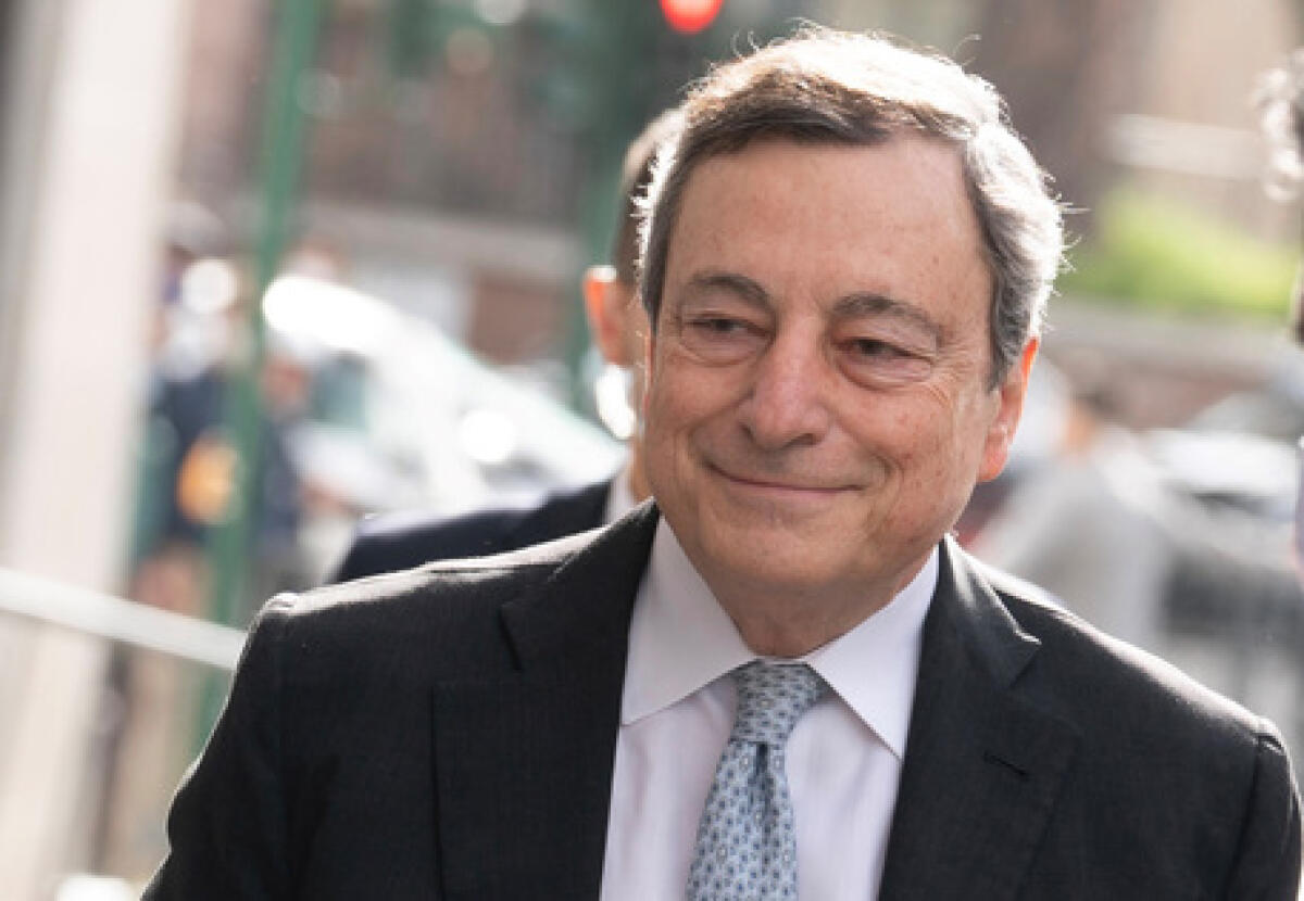 Draghi annuncia ai ministri: 'Mi dimetto. - 