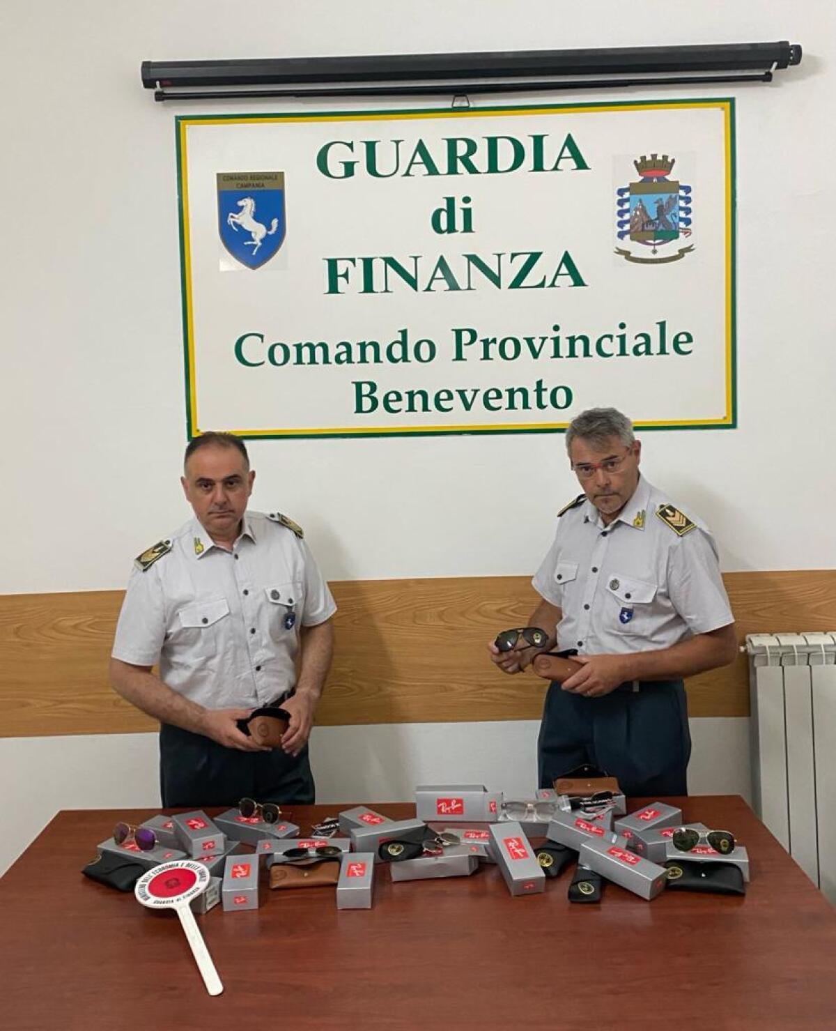 Valle Telesina. Negozi di ottica vendevano RayBan, taroccate - 