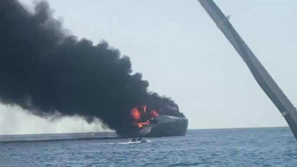 Incendio su uno yacht al largo di Formentera, è dell'imprenditore Paolo Scuderi - 