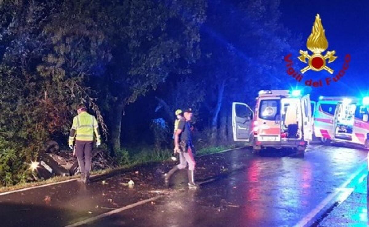 Auto contro albero, morti quattro diciottenni - 