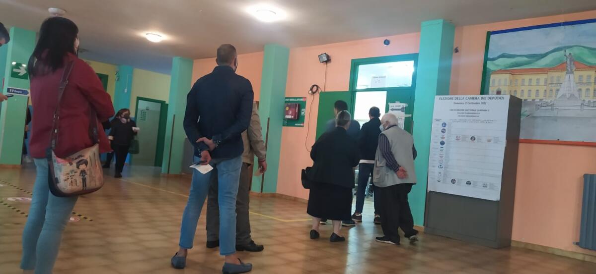 Elezioni, il tagliando antifrode , provoca code ai seggi. - 