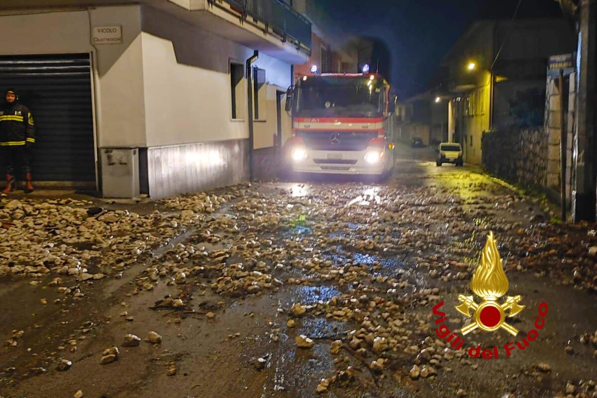 Notte di lavoro in Irpinia per i Vigili del Fuoco - 