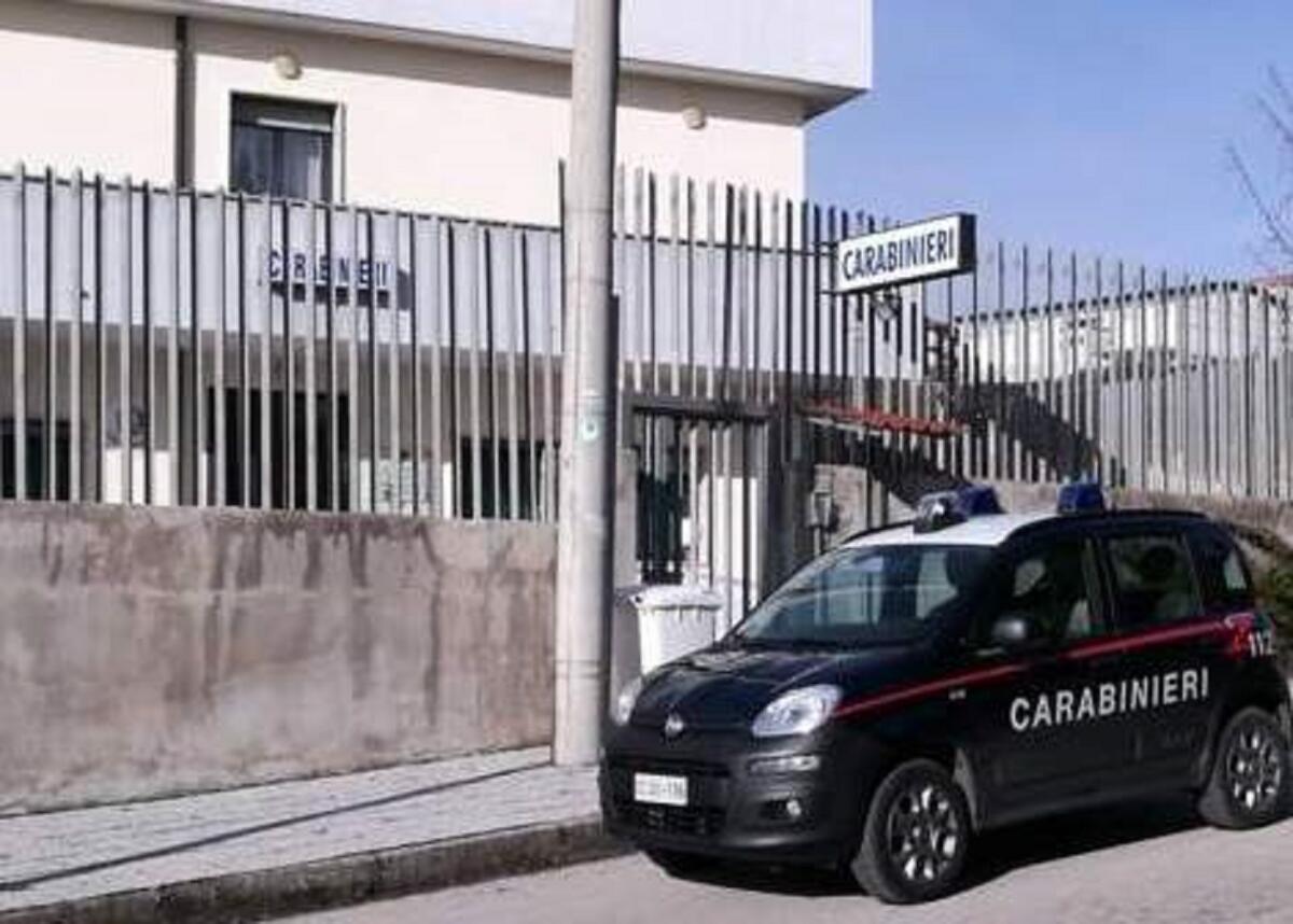 56 enne armata di accetta ferisce una 60enne, arrestata e portata in carcere - 