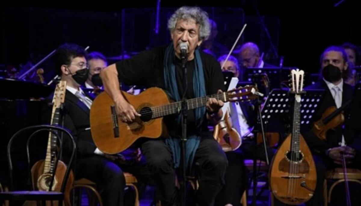 Musicisti band Bennato interrompono lite e vengono investiti - 