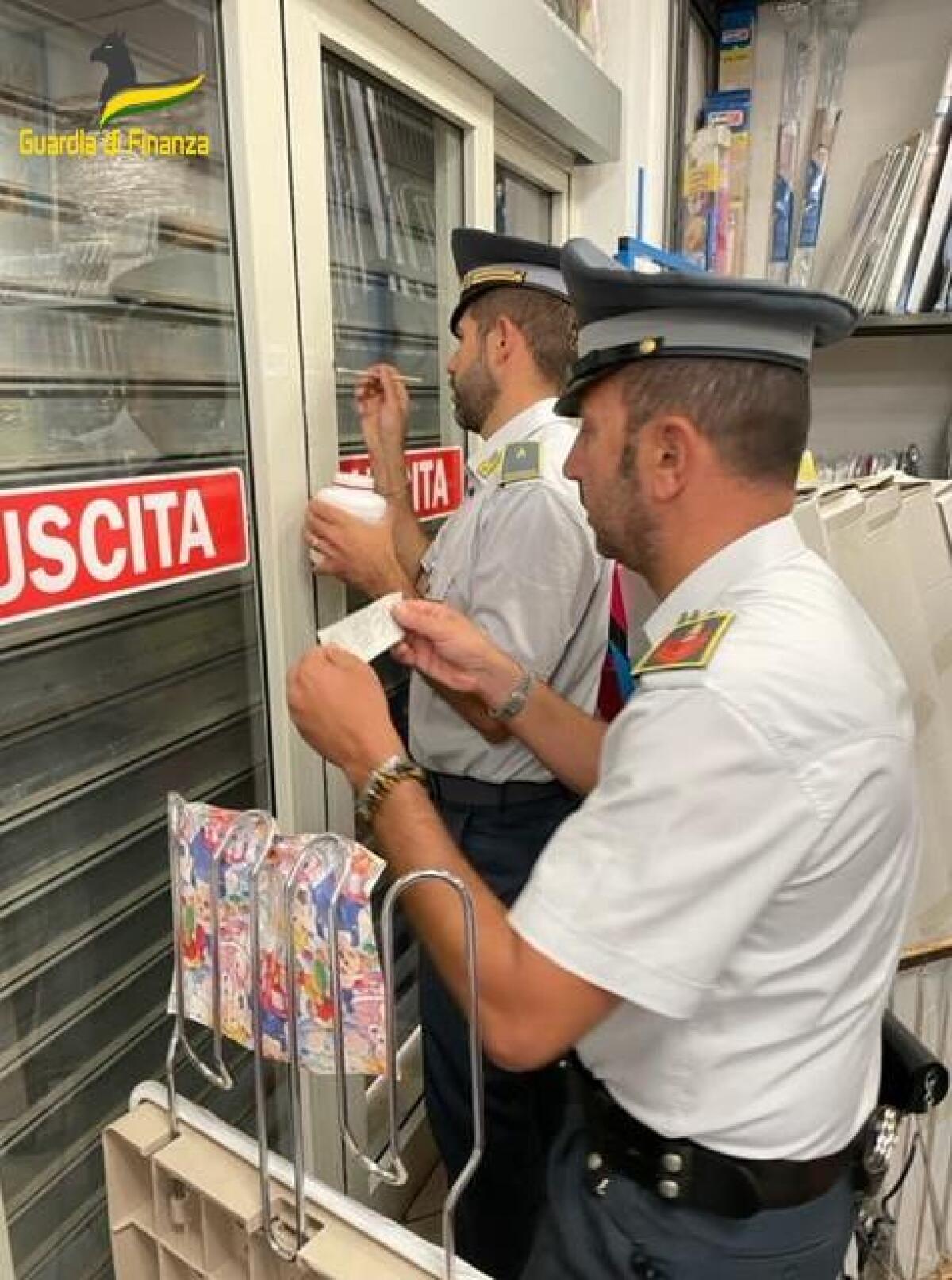 Irregolarità nell'emissione degli scontrini, sigilli ad un esercizio commerciale. - 