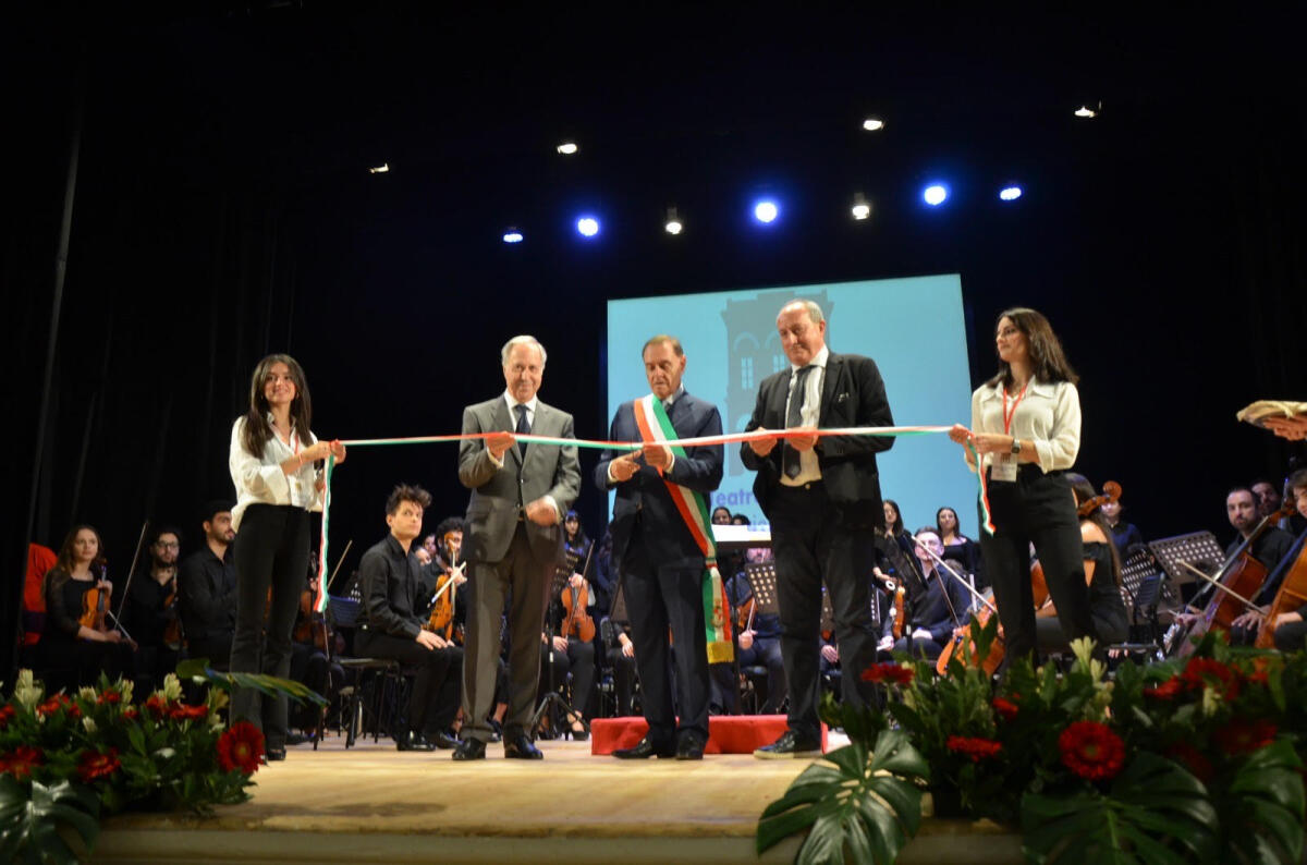 Mastella: oggi restituiamo alla Città il Teatro Comunale - 