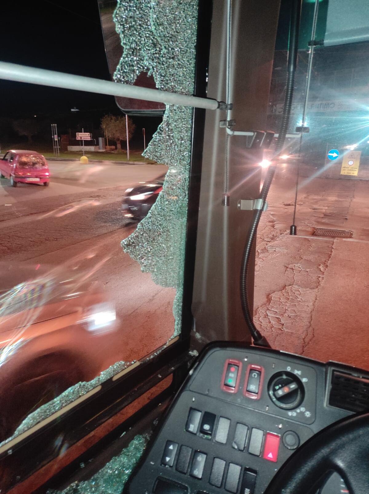 Ennesima aggressione ad un autista, Air Campania spegne i motori per 5 minuti - 
