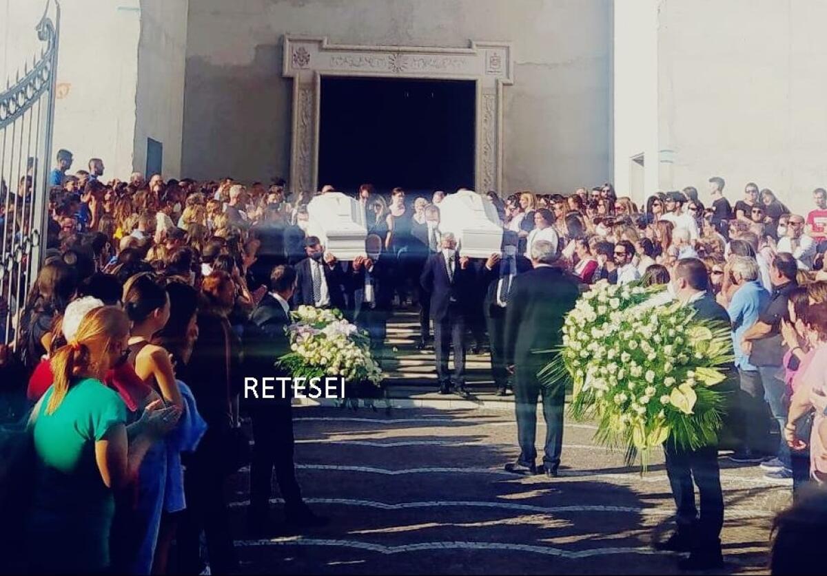 L'ultimo saluto,ciao Alessandra,ciao Roberta. - 
