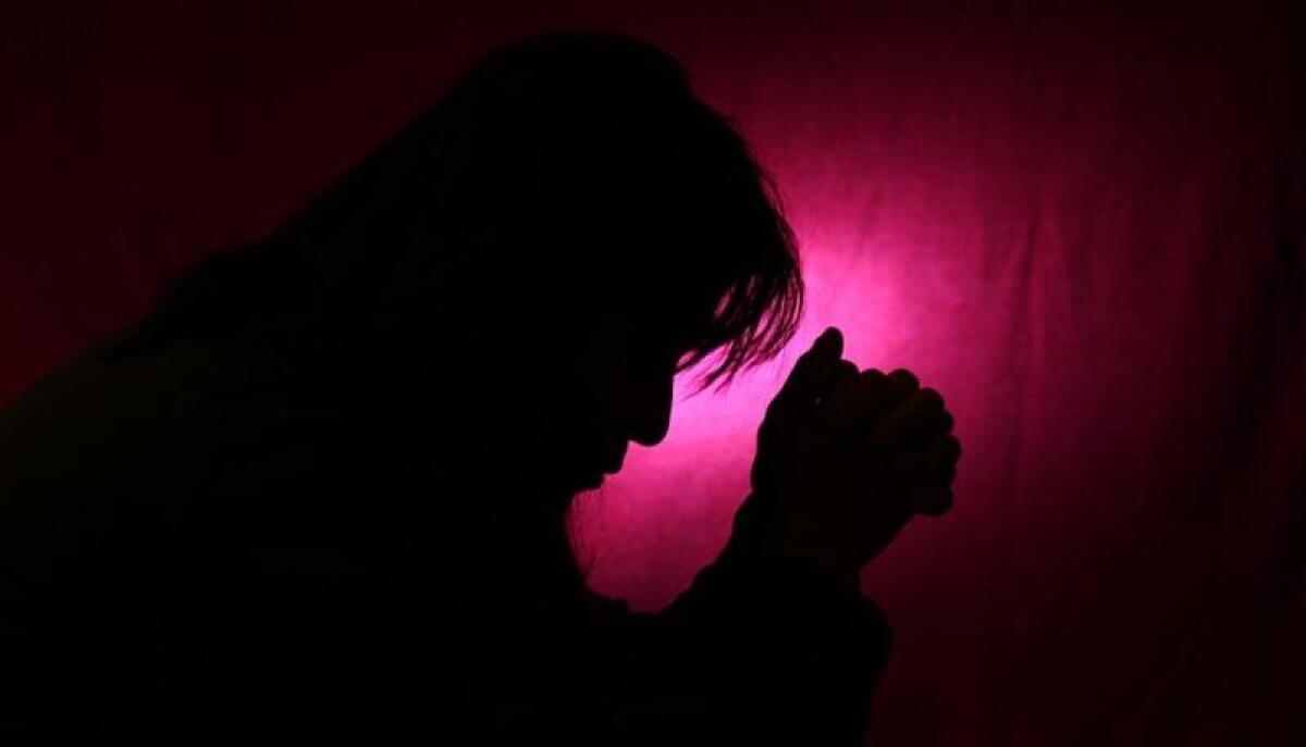 Quando si spengono i riflettori, il dolore fa rumore. - 