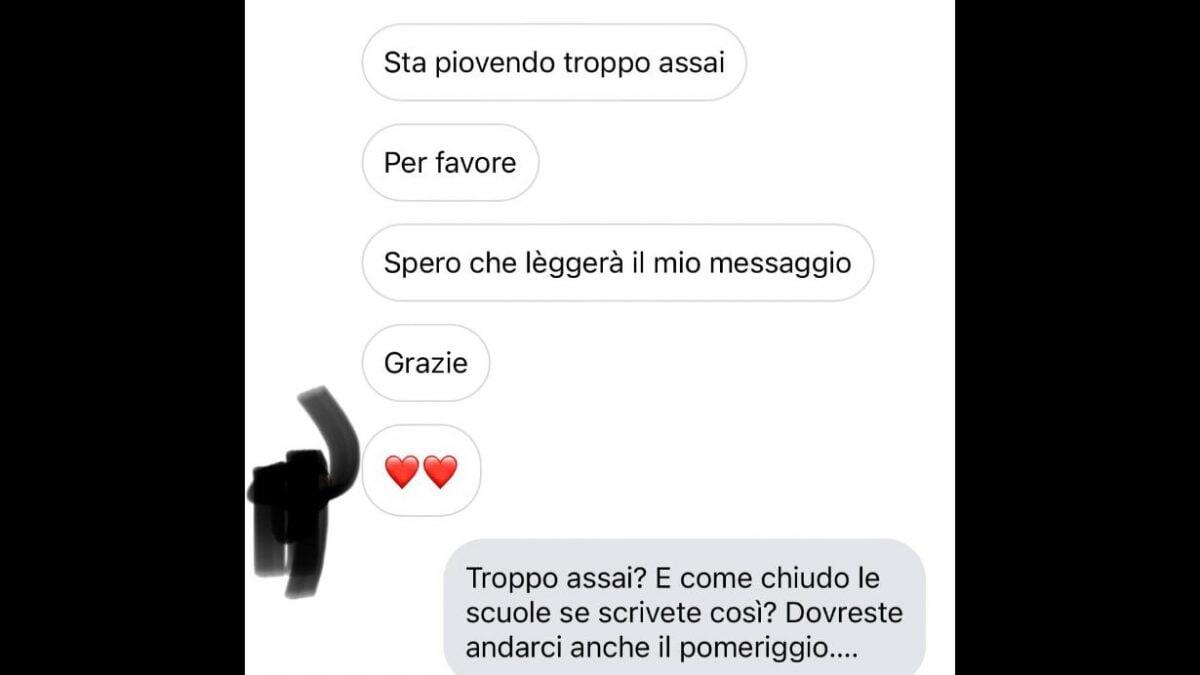 Piove troppo assai, studente scrive al sindaco: “Chiudi le scuole”. La risposta: “Se scrivete così male non posso” - 