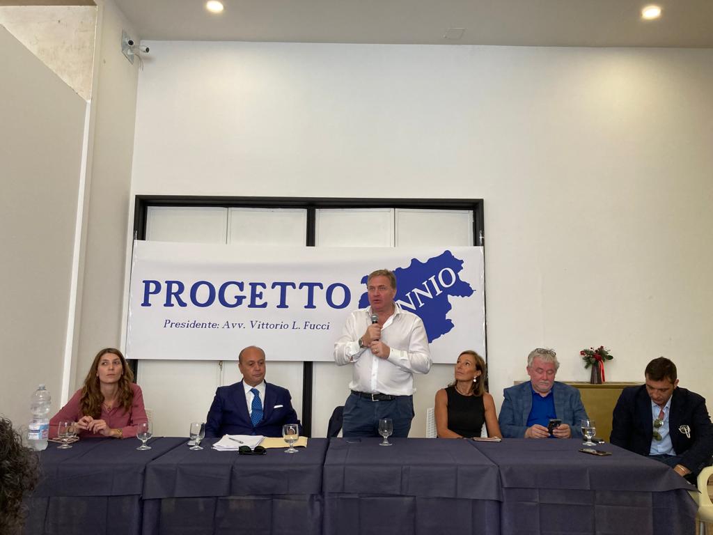 Bagno di folla per Vittorio Fucci: sala piena di amministratori e di società civile.