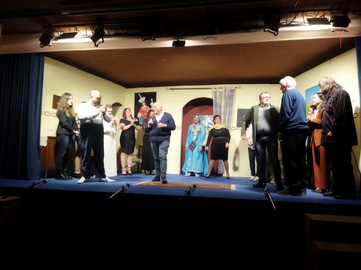 Rotondi: Superba rappresentazione di Senza Arte Né Palco. - 