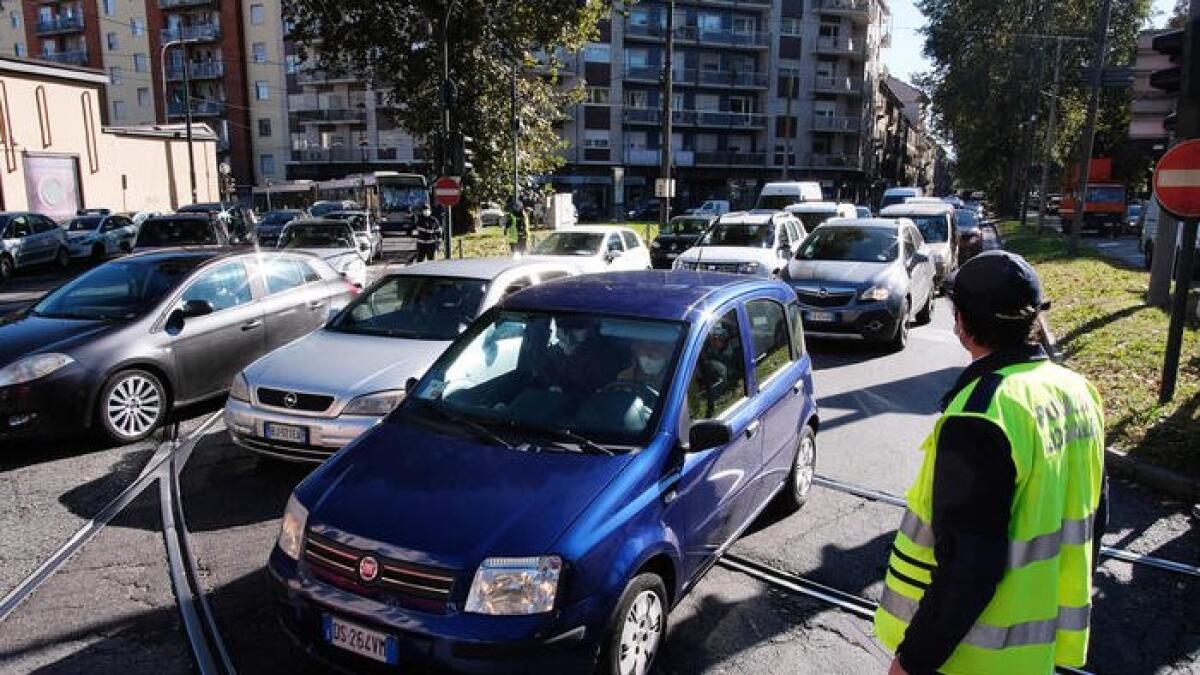 48nne da 24 ore minaccia di gettarsi dal cavalcavia - 
