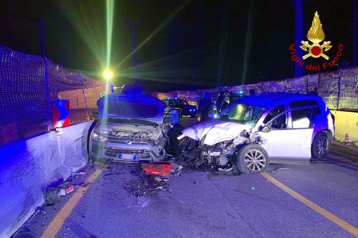 Scontro tra auto ferite 5 persone - 