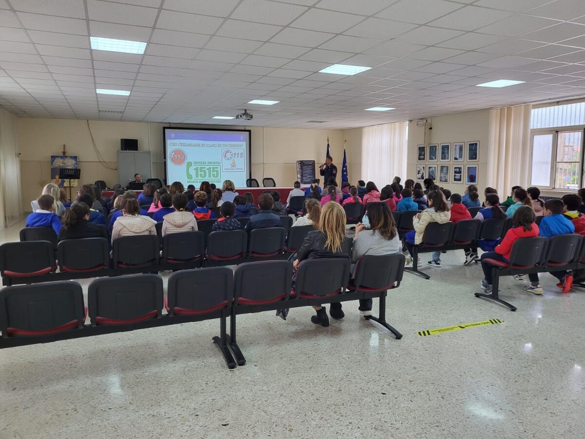 Cervinara. Incontro con gli studenti in occasione dei 200 anni della fondazione del Corpo Forestale - 