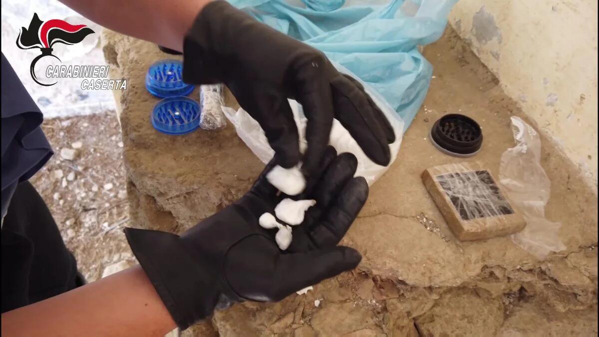 “Devi comprare la droga da noi”. 14 arresti nel Casertano - 