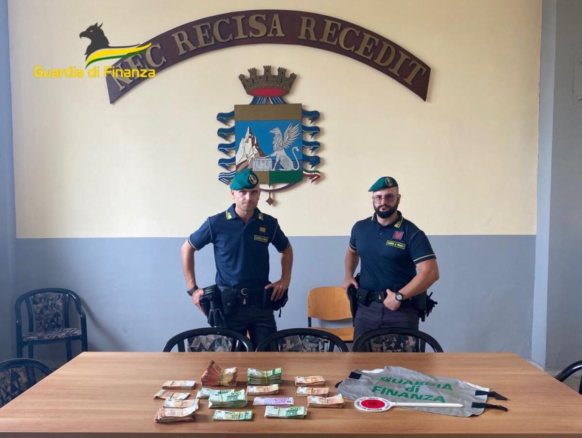 Sequestrate 1946 banconote false da 50, 100 e 500 - 