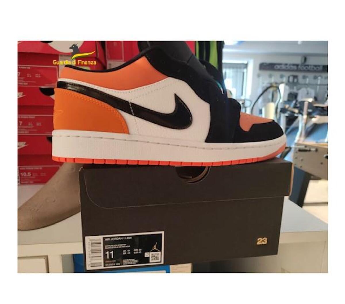 Sequestrate 5 mila paia di Nike contraffatte - 