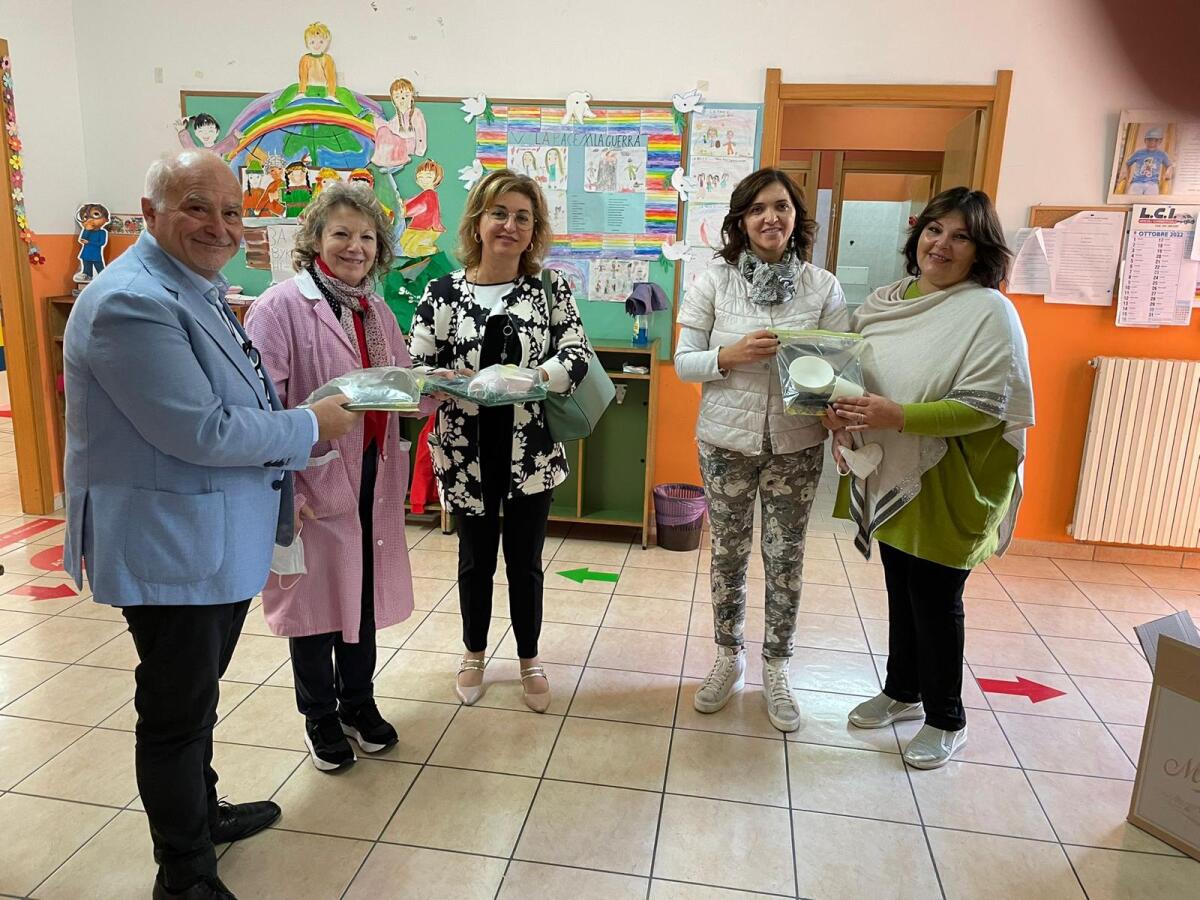 Rotondi per l'ambiente, via la plastica dalle mense scolastiche. - 