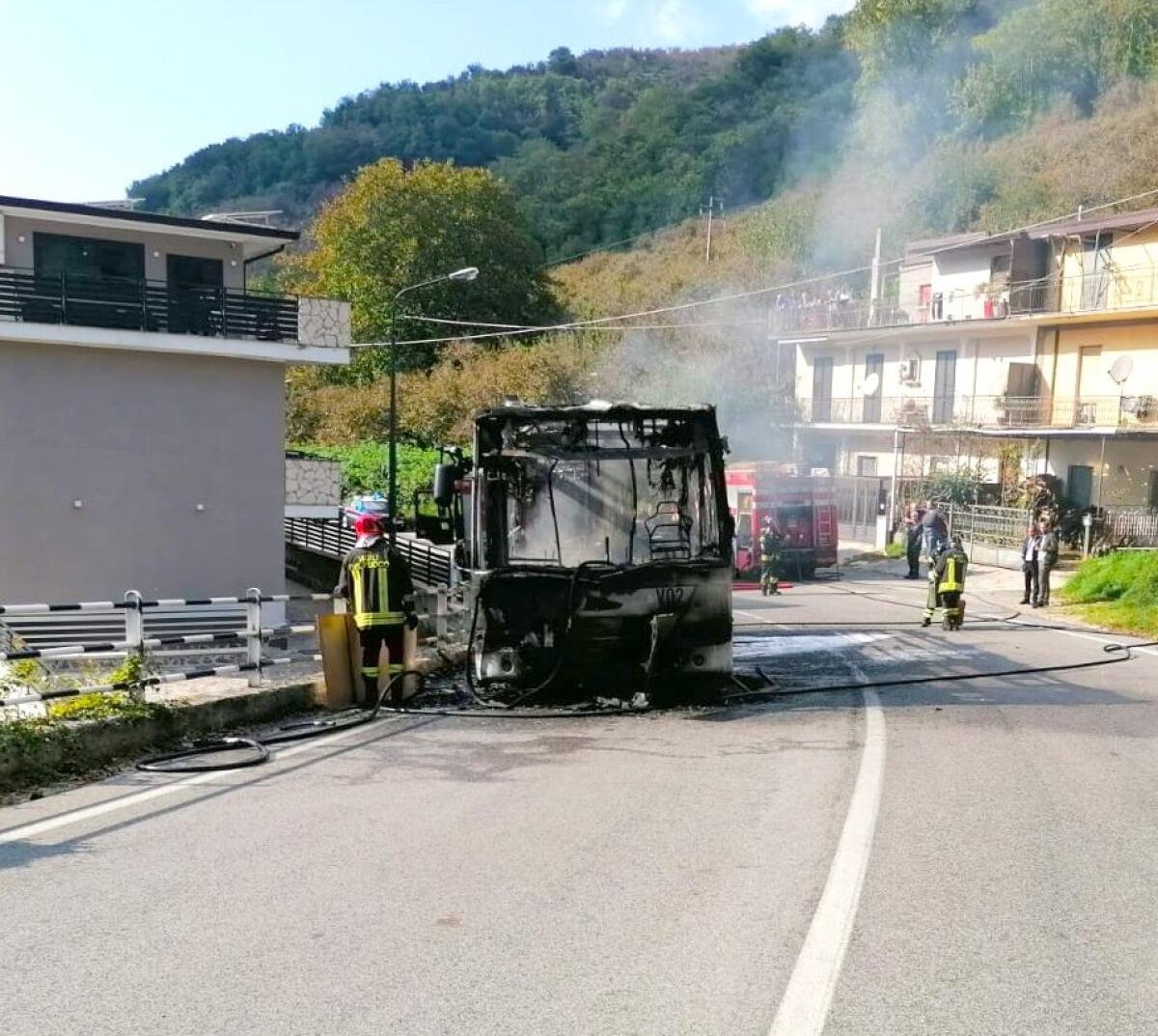 Autobus in fiamme sulla S7 Bis - 