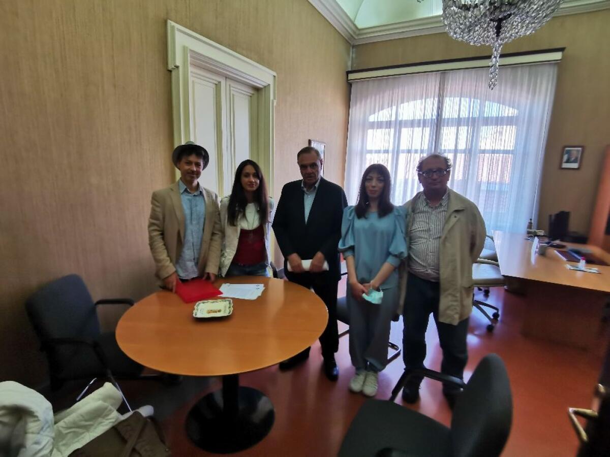 Il sindaco Clemente Mastella questa mattina ha incontrato rappresentanti associazioni animaliste - 