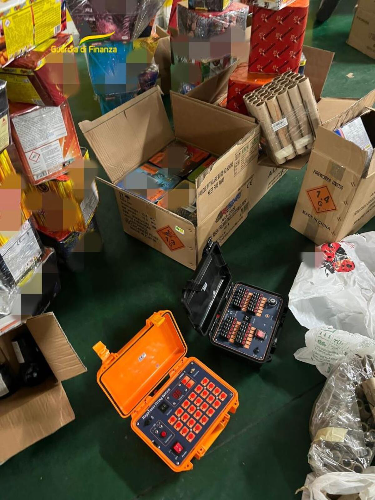 Sequestrati 230 chili di fuochi artificiali - 