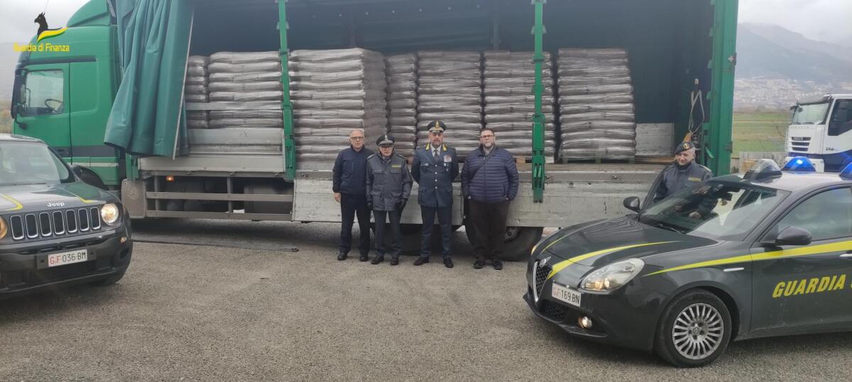Donate alla caritas oltre 2200 confezioni di nocciolino sequestrate nei giorni scorsi - 